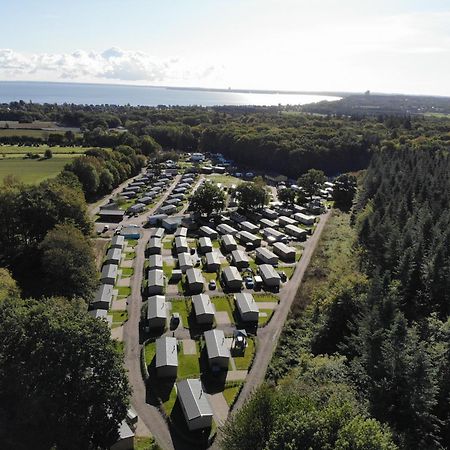 Ostseecamp Ferienhaus "Quartier 104" ชาร์บอยท์ซ ภายนอก รูปภาพ